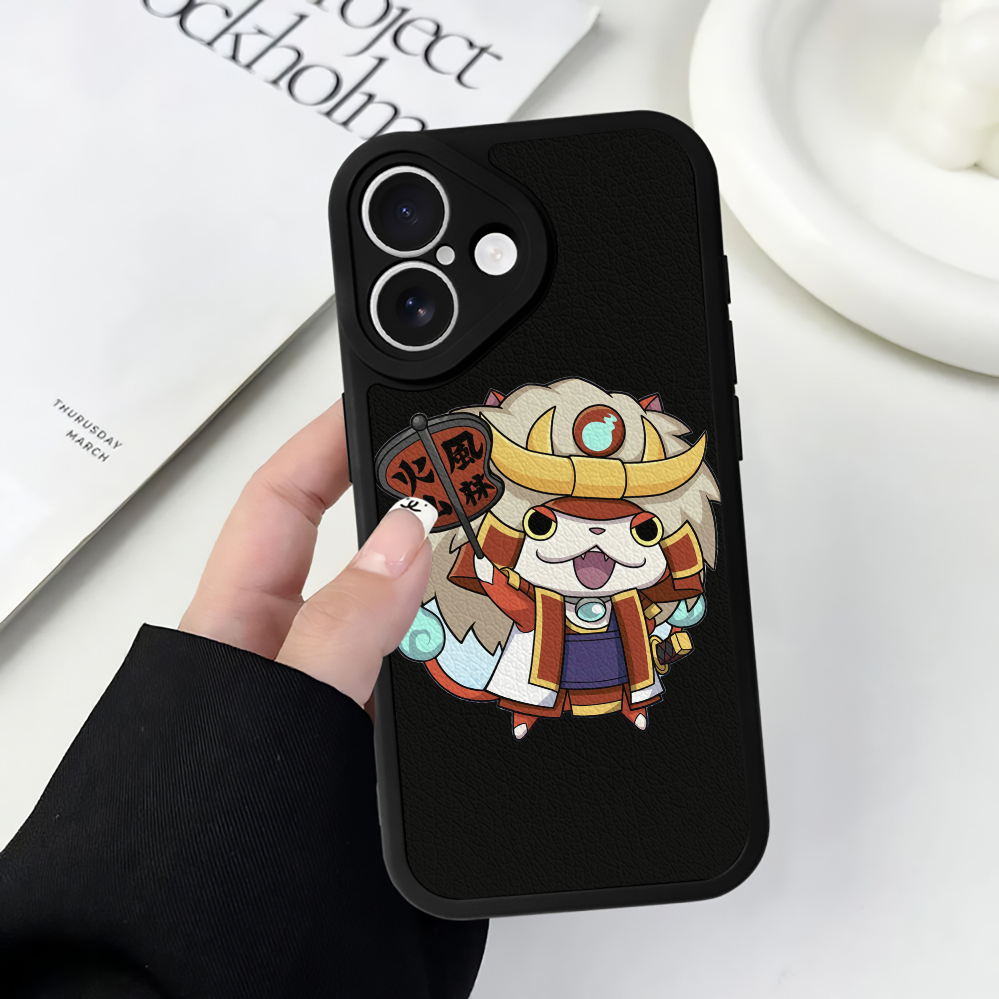 （画像用） 妖怪ウォッチ Yo-kai Watch 【iPhone 16シリーズ対応】シリコンスマホケース（レザー調） 材質：シリコン